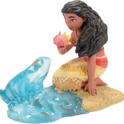 Disney Showcase Moana Holding a Shell Next to Wave 21cm Figurine